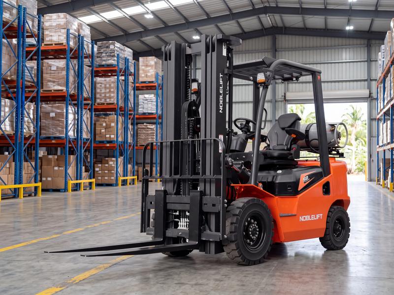 Noblelift CPCD25 LPG forklift with the gas cylinder behind the seat, in a warehouse aisle with pallet racking