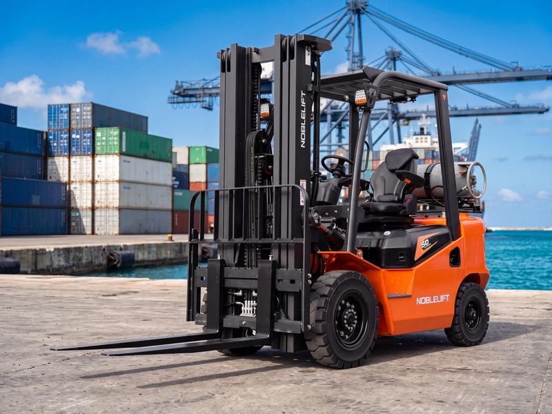 Noblelift CPCD30 LPG forklift with the gas cylinder behind the seat, on a container port quay by the sea